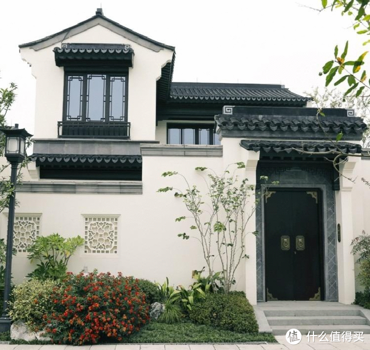 农村别墅自建房，精致门窗大改造，摆脱“土气”逆袭豪宅！